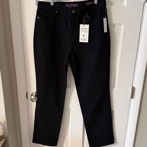NWT Gloria Vanderbilt Amanda Slimming Jean Black Straight Tapered Leg Size 12